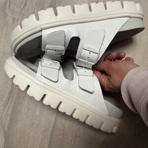 Birkenstock Arizona Chunky White Papillio - Worn once - size 6 / 36
